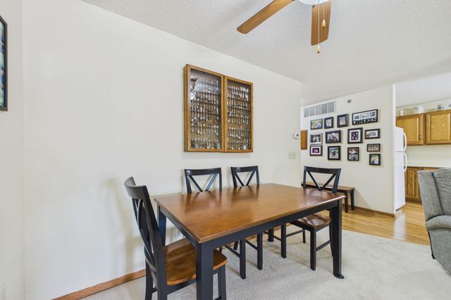 32 11th Avenue S 215, Hopkins, MN 55343