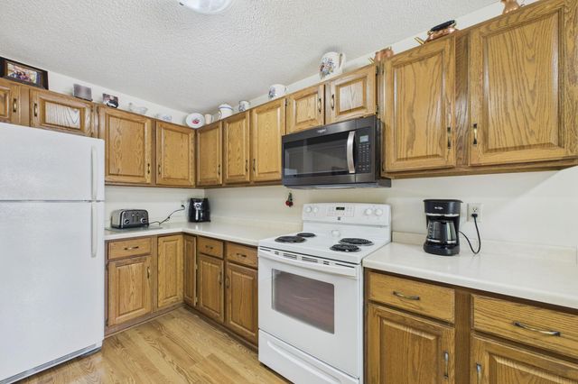 32 11th Avenue S 215, Hopkins, MN 55343