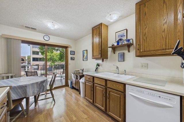 32 11th Avenue S 215, Hopkins, MN 55343