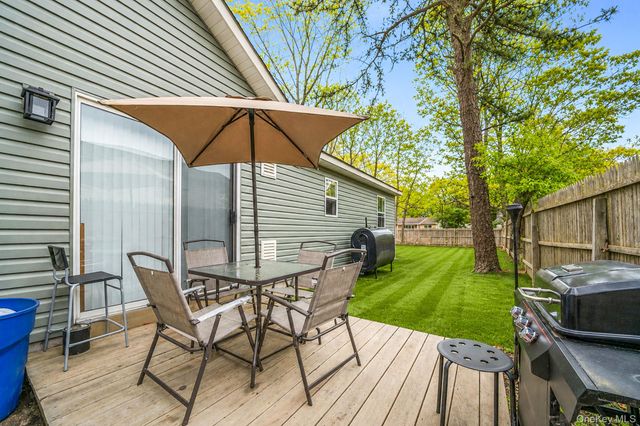 332 Commack Road, Shirley, NY 11967