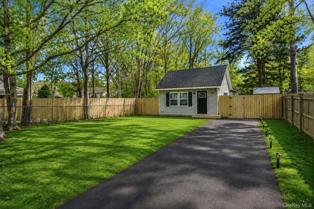 332 Commack Road, Shirley, NY 11967