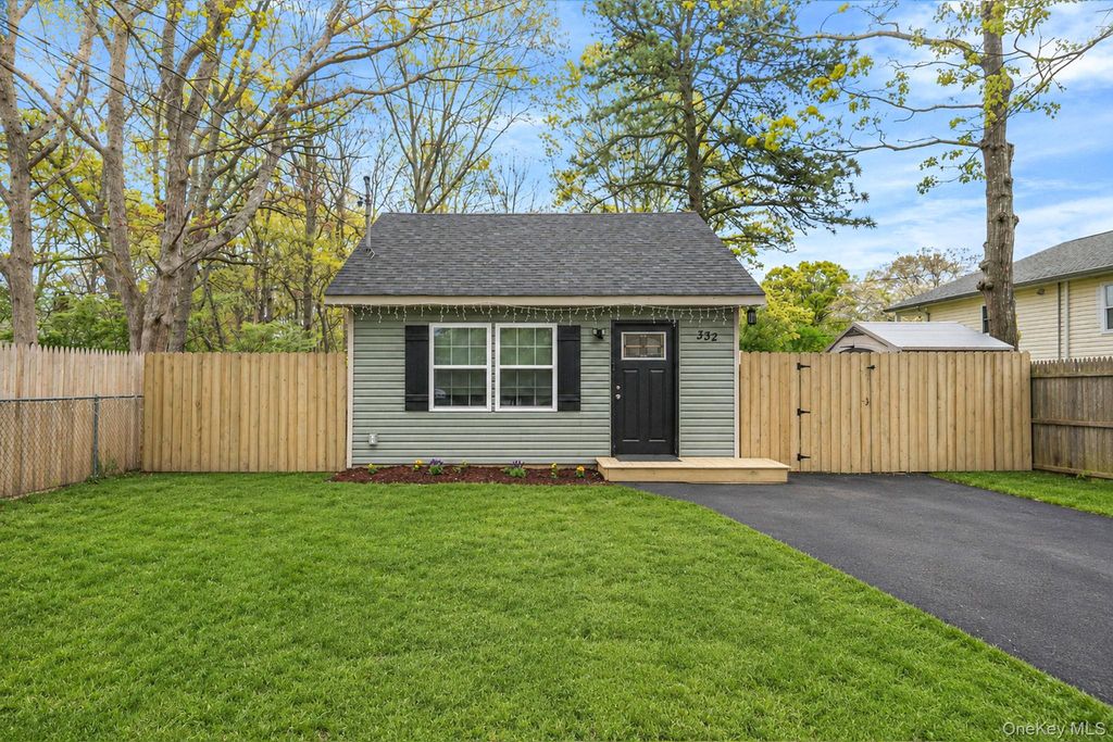 332 Commack Road, Shirley, NY 11967