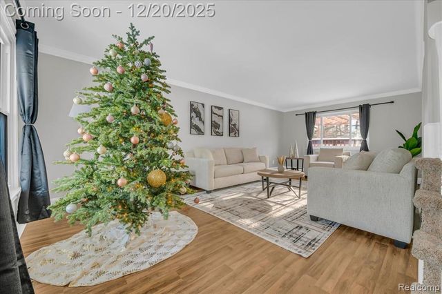 518 Charing Cross Drive, Grand Blanc, MI 48439