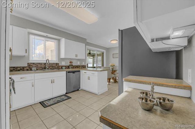 518 Charing Cross Drive, Grand Blanc, MI 48439