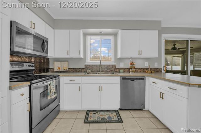 518 Charing Cross Drive, Grand Blanc, MI 48439