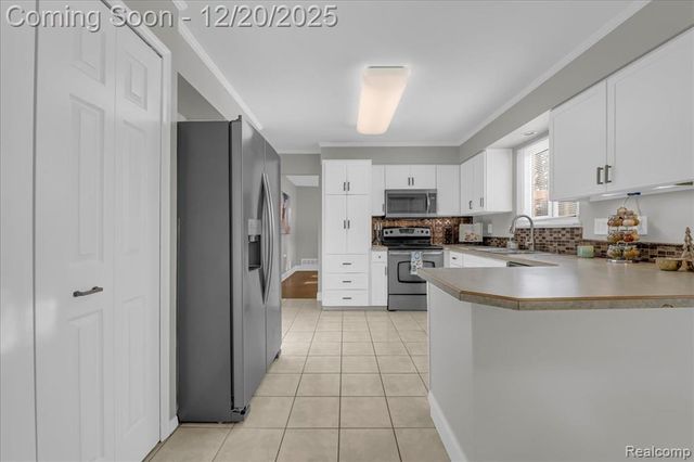 518 Charing Cross Drive, Grand Blanc, MI 48439