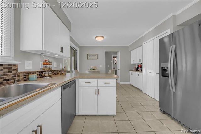 518 Charing Cross Drive, Grand Blanc, MI 48439