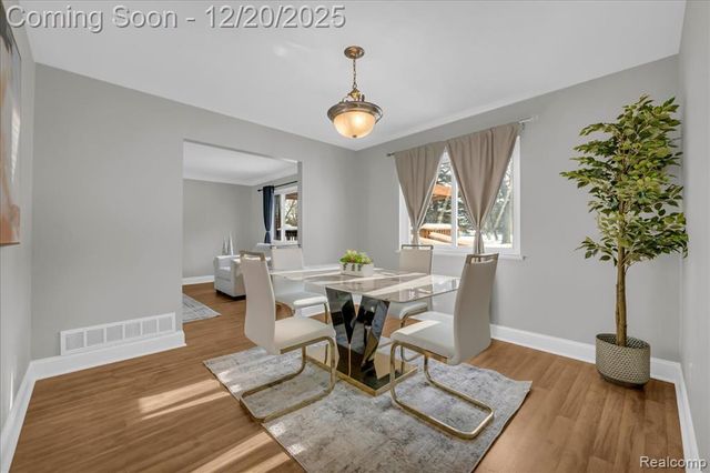 518 Charing Cross Drive, Grand Blanc, MI 48439