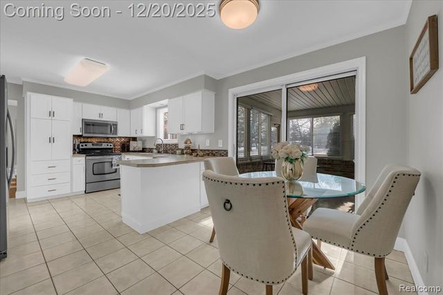 518 Charing Cross Drive, Grand Blanc, MI 48439