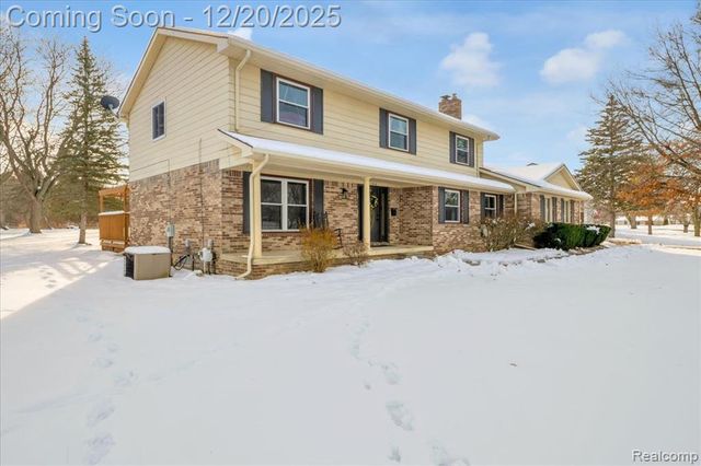 518 Charing Cross Drive, Grand Blanc, MI 48439