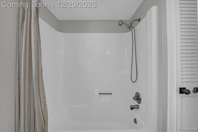 518 Charing Cross Drive, Grand Blanc, MI 48439