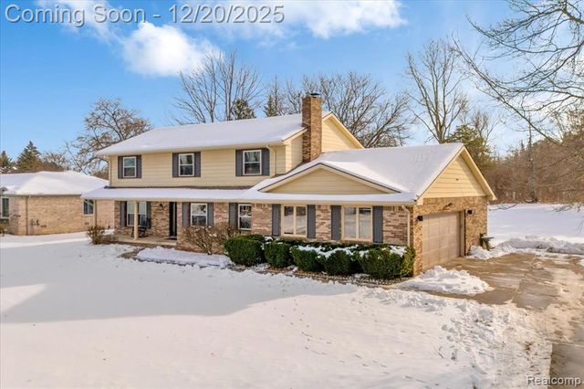 518 Charing Cross Drive, Grand Blanc, MI 48439