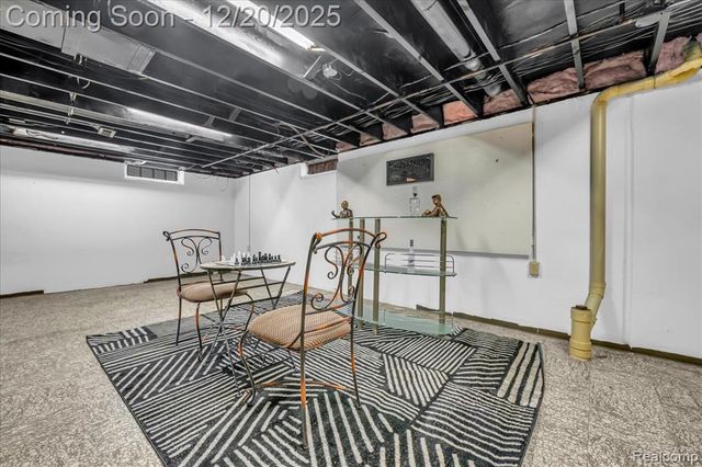 518 Charing Cross Drive, Grand Blanc, MI 48439