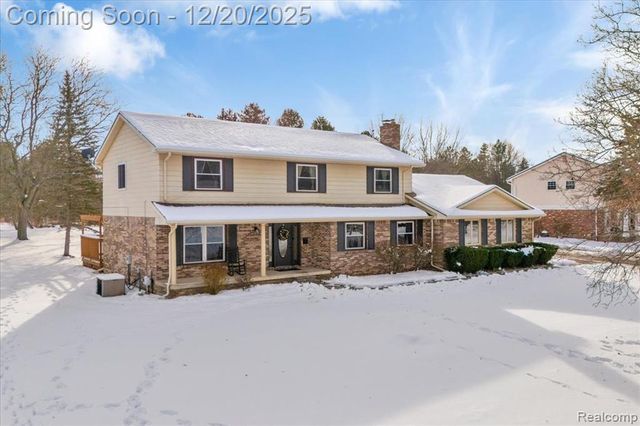 518 Charing Cross Drive, Grand Blanc, MI 48439