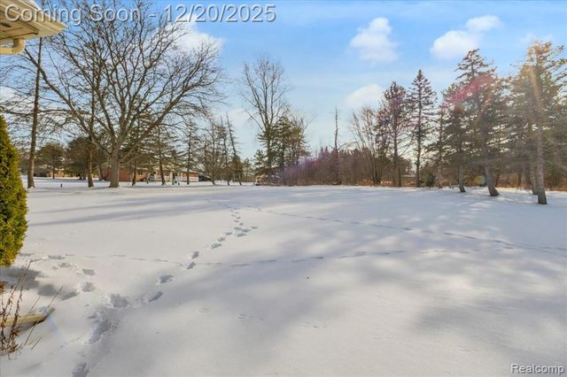 518 Charing Cross Drive, Grand Blanc, MI 48439