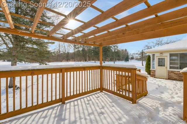 518 Charing Cross Drive, Grand Blanc, MI 48439