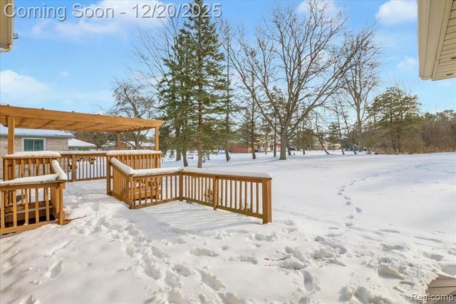 518 Charing Cross Drive, Grand Blanc, MI 48439