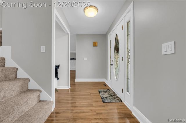 518 Charing Cross Drive, Grand Blanc, MI 48439