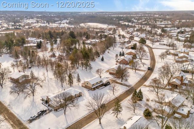 518 Charing Cross Drive, Grand Blanc, MI 48439