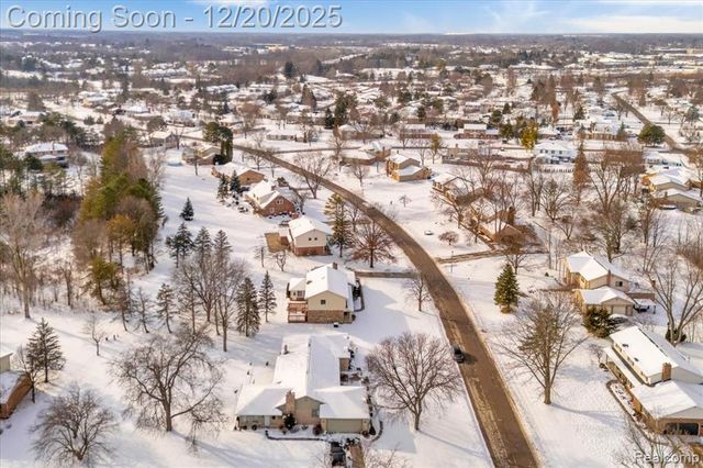 518 Charing Cross Drive, Grand Blanc, MI 48439