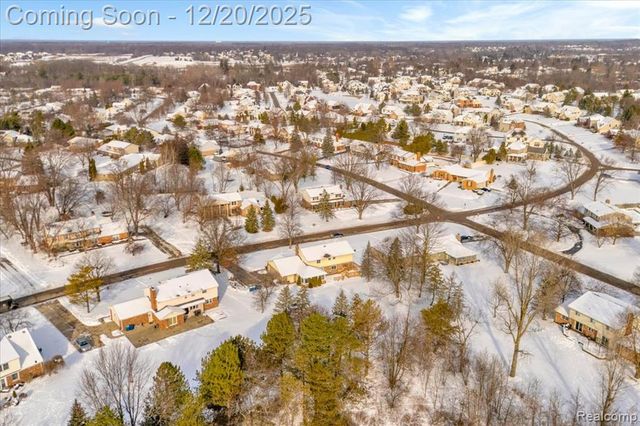 518 Charing Cross Drive, Grand Blanc, MI 48439