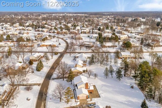 518 Charing Cross Drive, Grand Blanc, MI 48439