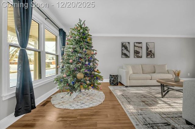 518 Charing Cross Drive, Grand Blanc, MI 48439