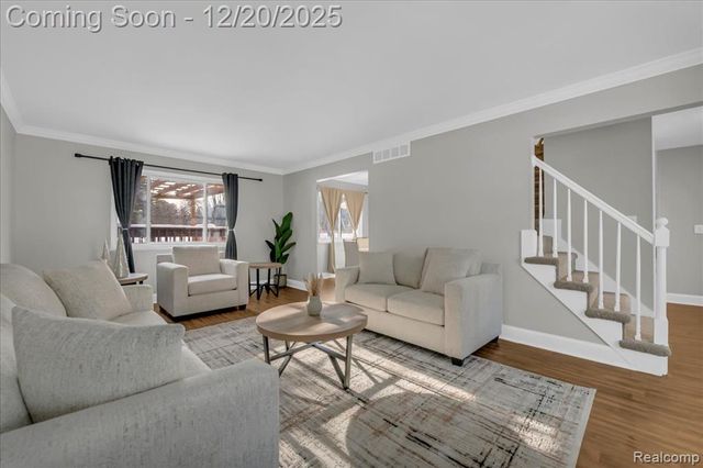 518 Charing Cross Drive, Grand Blanc, MI 48439