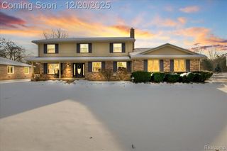 518 Charing Cross Drive, Grand Blanc, MI 48439