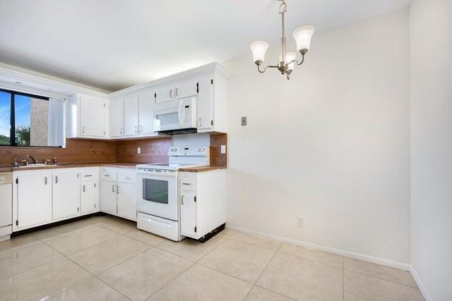 7770 Tahiti Lane 405, Lake Worth, FL 33467