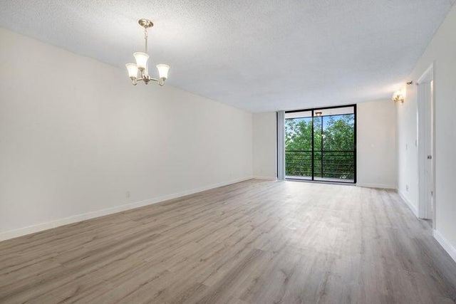 7770 Tahiti Lane 405, Lake Worth, FL 33467