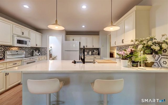 9 Canterbury Road 9, Hamden, CT 06514