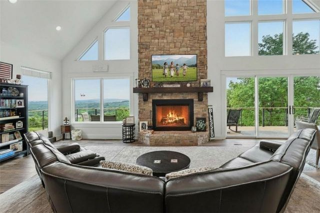 3787 Kessler Mountain Road, Fayetteville, AR 72701