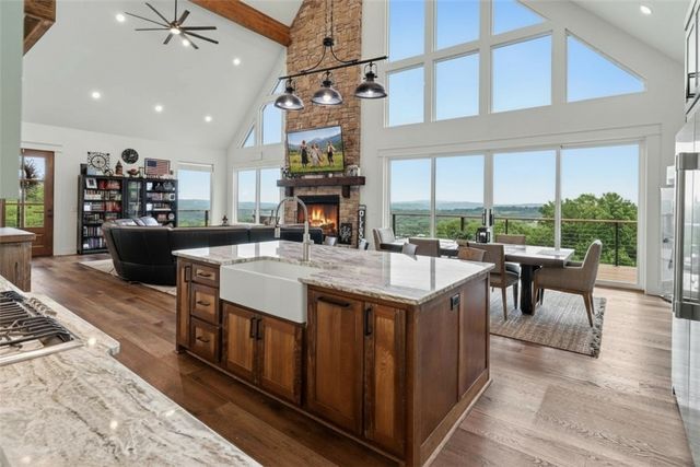 3787 Kessler Mountain Road, Fayetteville, AR 72701