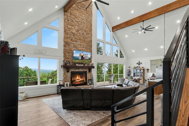 3787 Kessler Mountain Road, Fayetteville, AR 72701