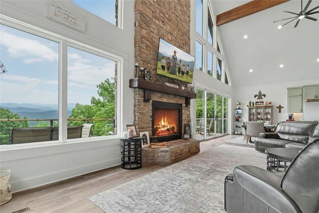 3787 Kessler Mountain Road, Fayetteville, AR 72701