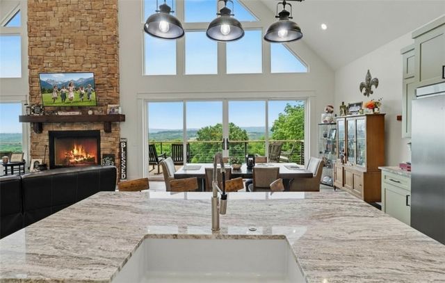 3787 Kessler Mountain Road, Fayetteville, AR 72701