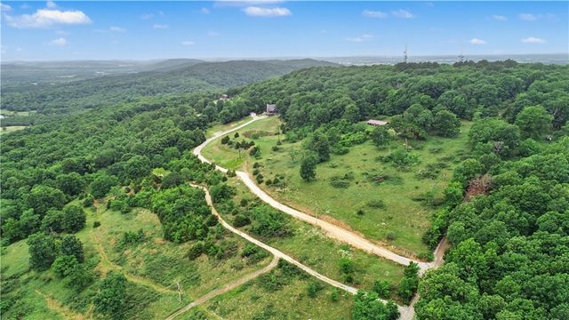 3787 Kessler Mountain Road, Fayetteville, AR 72701