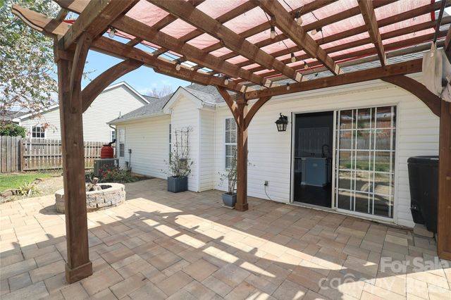 9506 Scotland Hall Court, Charlotte, NC 28277