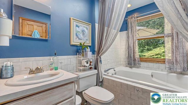 1297 Woodstock Drive, Chestnuthill Twp, PA 18353