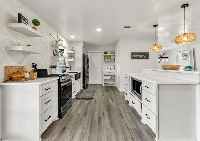 3508 Dick Barnes Loop, Bedias, TX 77831