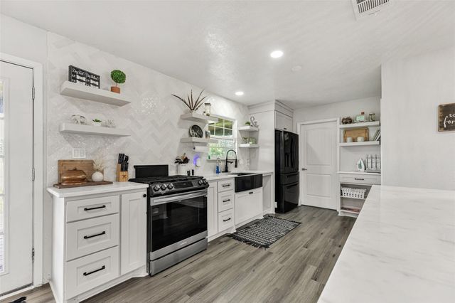 3508 Dick Barnes Loop, Bedias, TX 77831