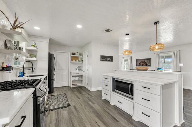 3508 Dick Barnes Loop, Bedias, TX 77831