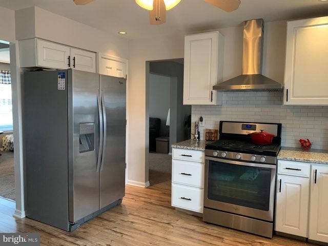 25 PRESIDENTIAL DR, Berlin, NJ 08009