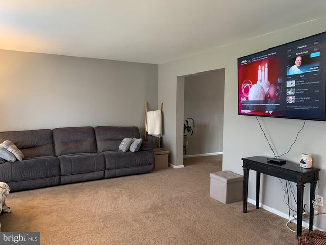 25 PRESIDENTIAL DR, Berlin, NJ 08009