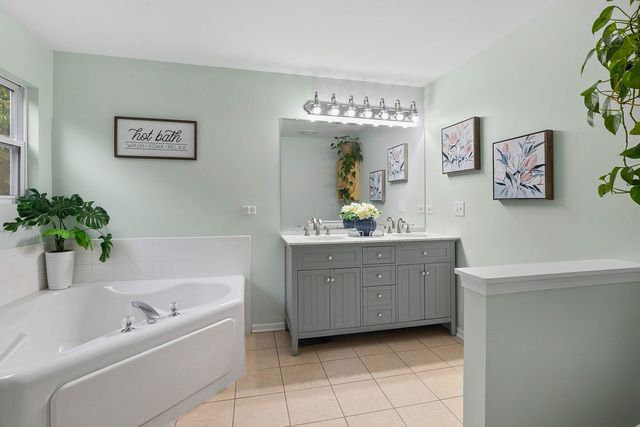 2214 W Waterford Court, Round Lake, IL 60073