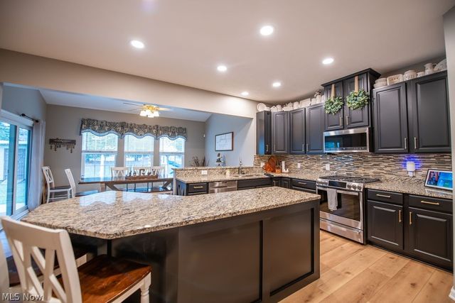 7674 Knollridge Avenue NE, Canton, OH 44721