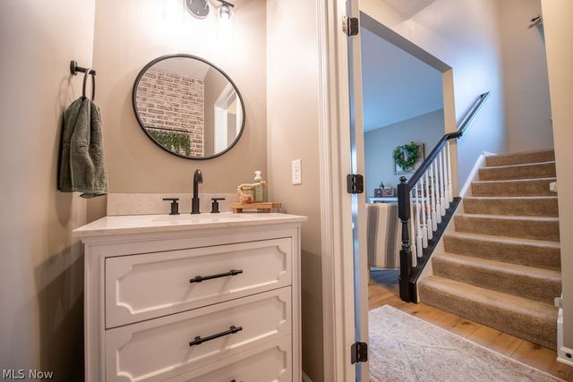 7674 Knollridge Avenue NE, Canton, OH 44721