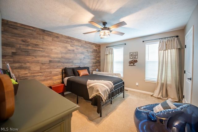 7674 Knollridge Avenue NE, Canton, OH 44721