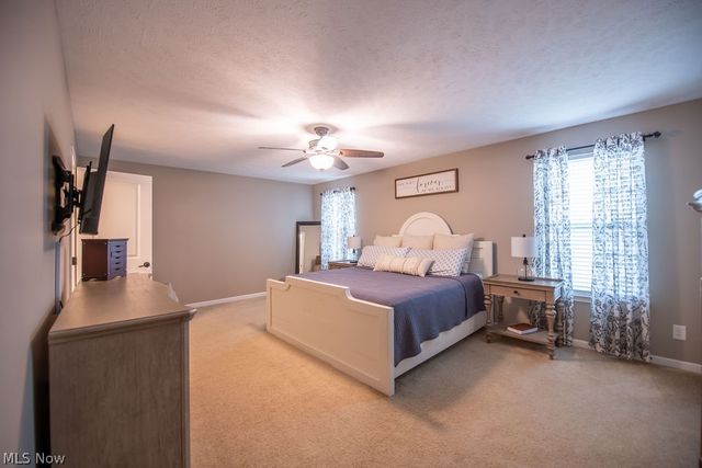 7674 Knollridge Avenue NE, Canton, OH 44721